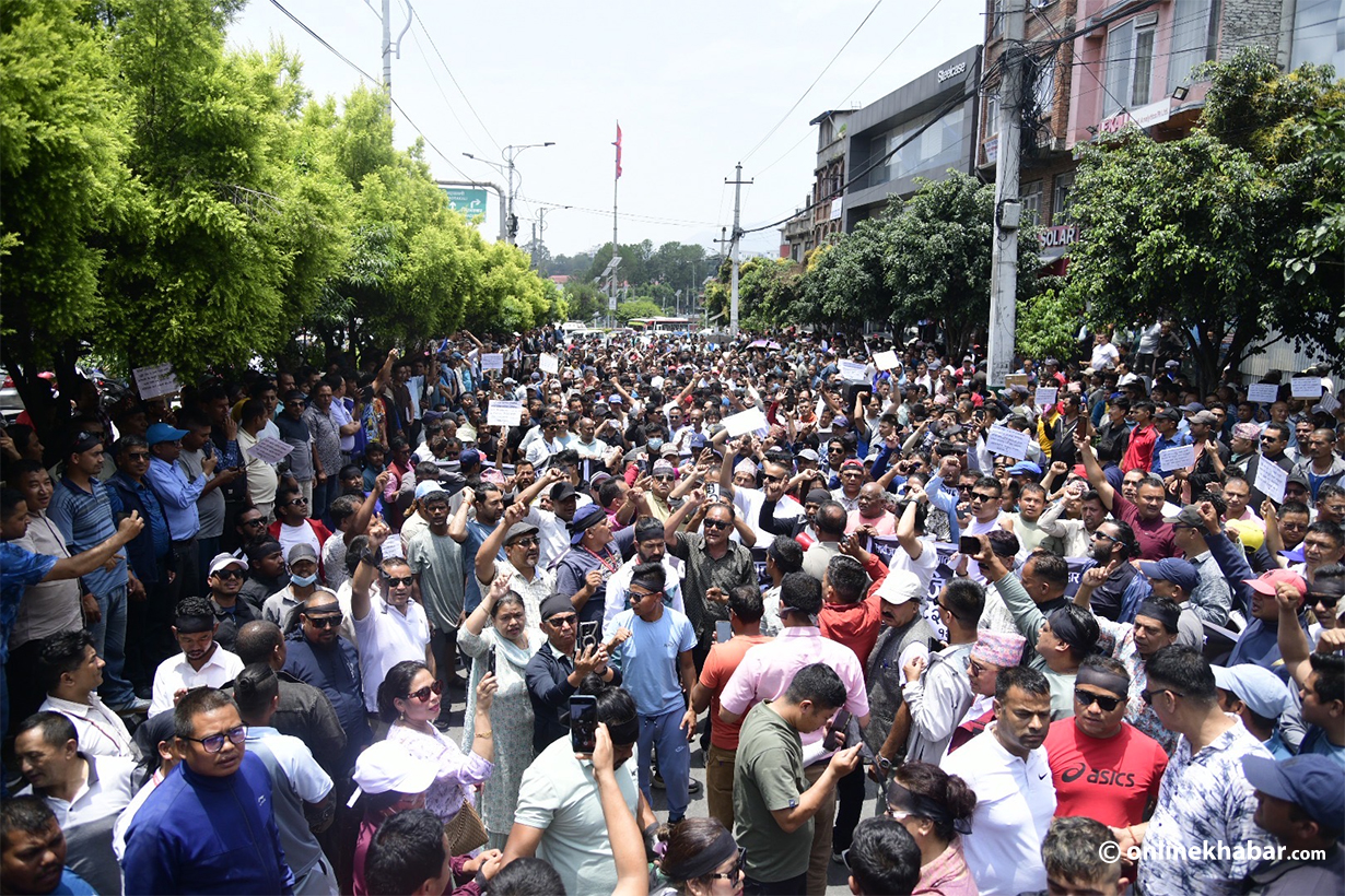 Public transport operators protest in Kathmandu against ride-sharing rules (Photos)