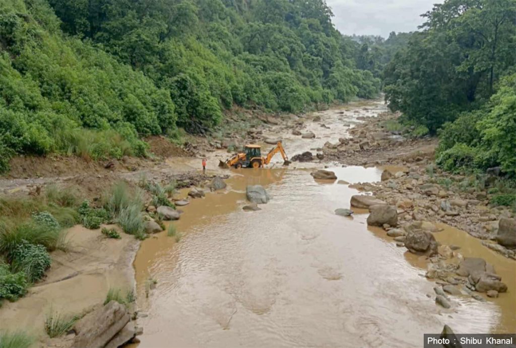 Flood sweeps away Masot Khola diversion, Lamahi–Ghorahi road blocked again