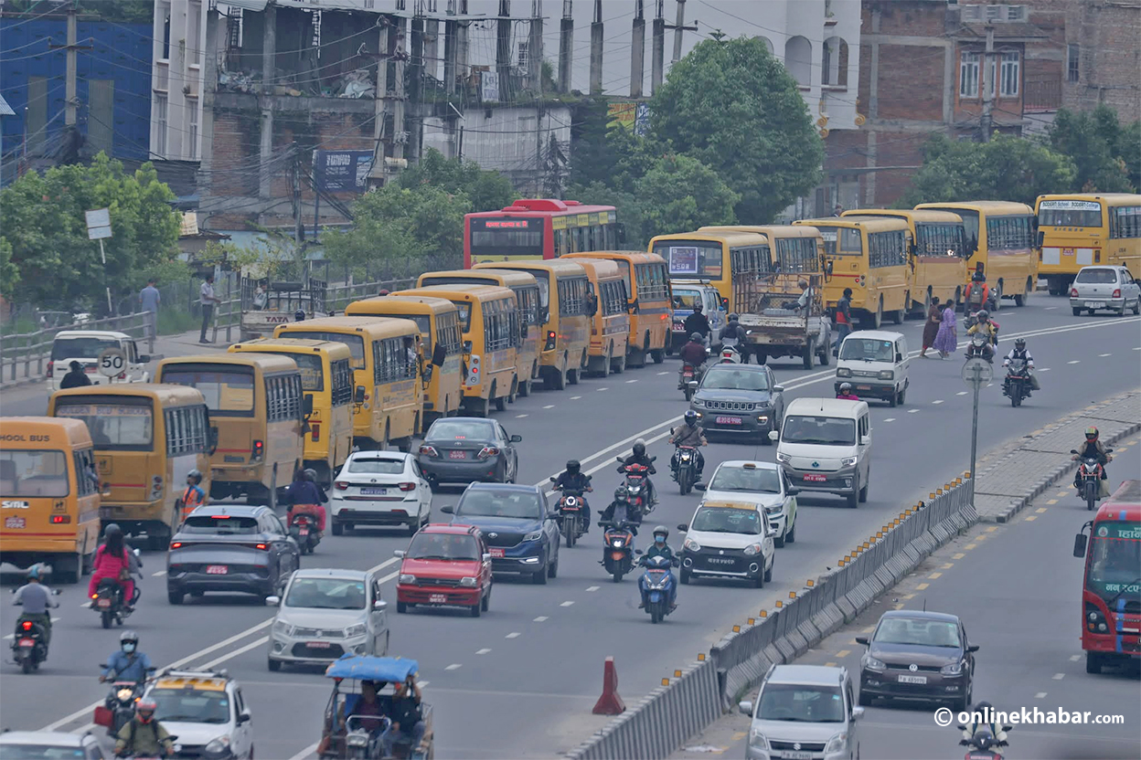 Private schools rally with buses on ring road demanding changes in Education Bill (Photos)