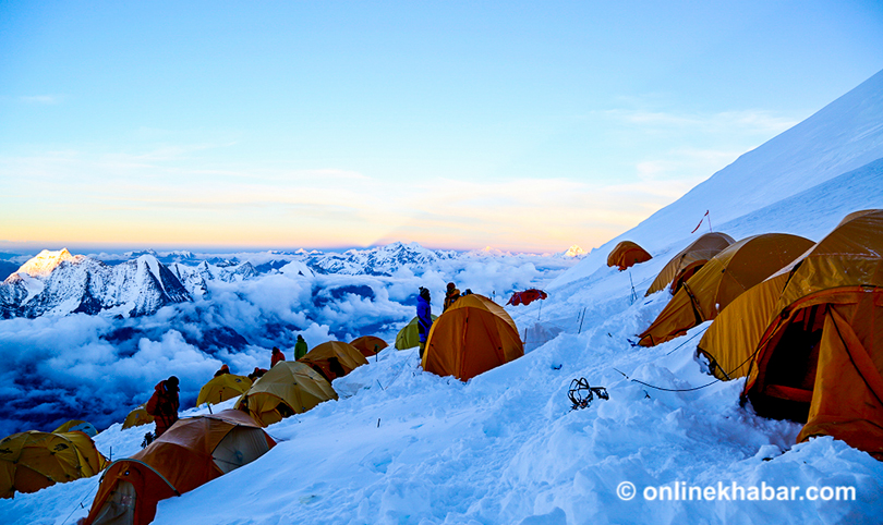Tourist injured by falling rock in Manaslu awaits rescue