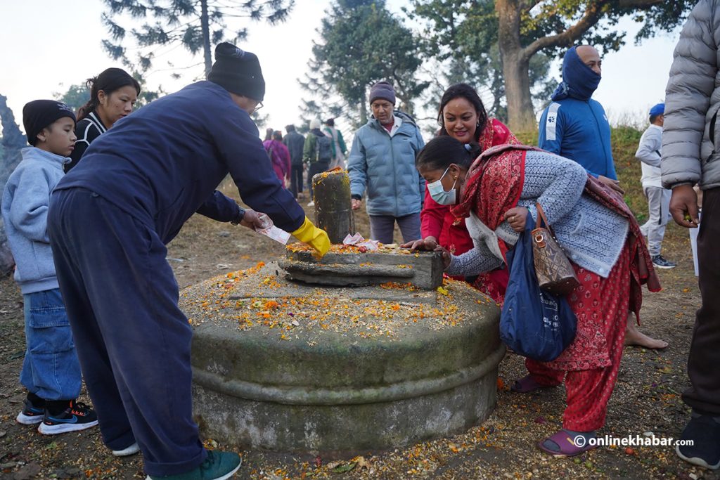 Devotees perform satbij scattering ritual remembering ancestors (Photo)