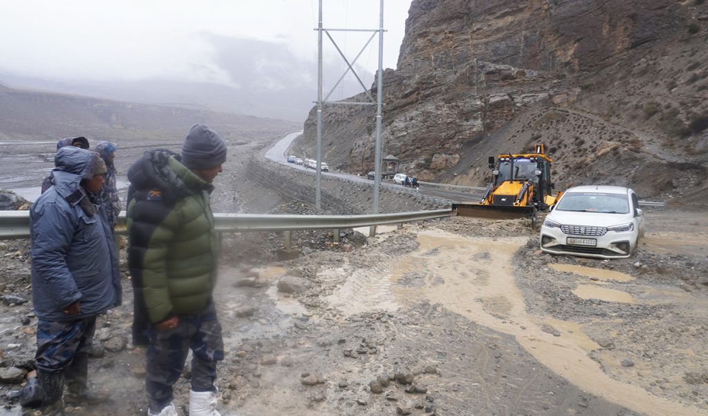 Contact lost with Upper Mustang; over 550 tourists stranded