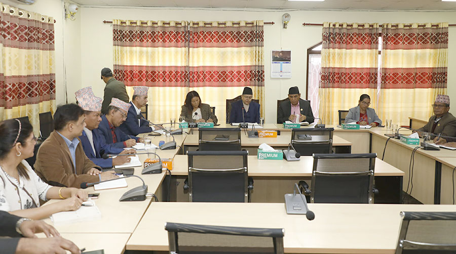 875 personal secretaries of lawmakers scrapped; Federal and Provincial Assembly officials displeased