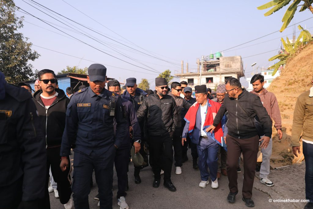 Balen holds door-to-door campaign in Ilam (Photos)