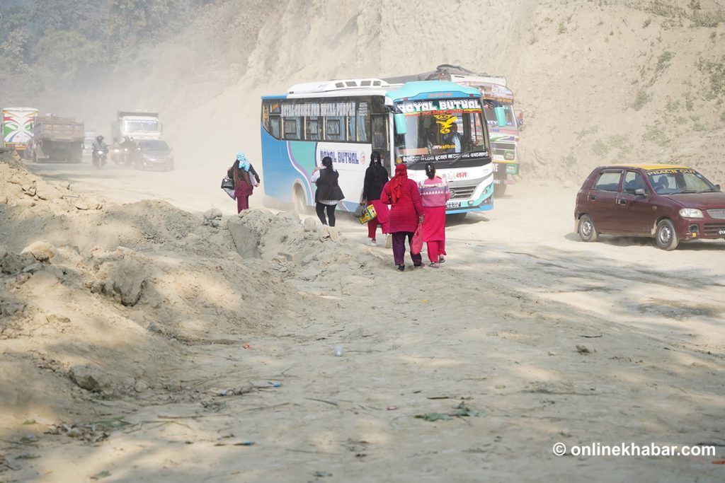 Daunne Road expansion delayed repeatedly; travellers face hardship (Photos)