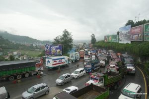 Kathmandu border crossings reopen; Nagdhunga sees traffic congestion (Photos)