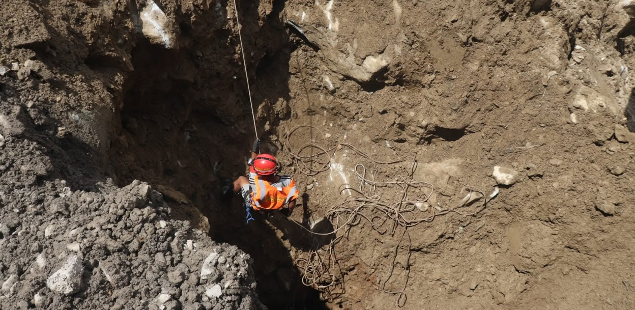 What progress has been made in rescuing those trapped in tunnels?