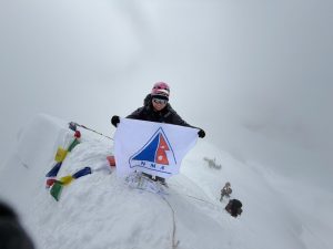 29 trainees successfully climb 6,355-metre Danga Peak after mountaineering training