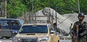 Six soldiers killed in roadside bomb blast in Pakistan