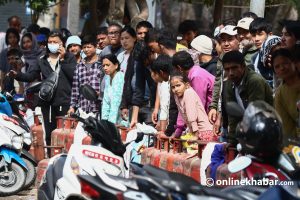 Consumers queue for LPG cylinders as govt opens 6 exchange centres